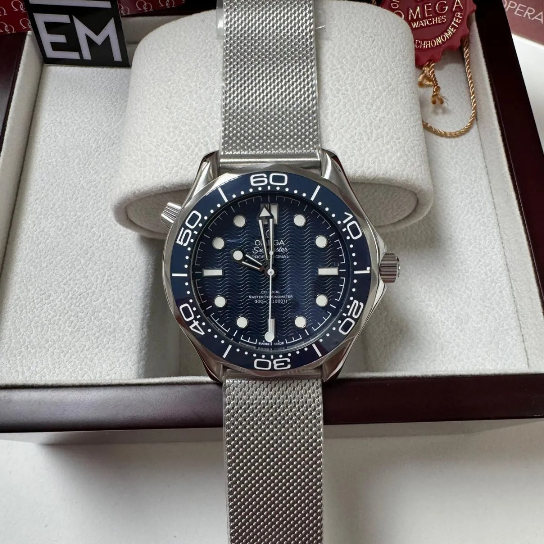 Omega Seamaster “Diver 300M” – Blue/Mesh Bracelet