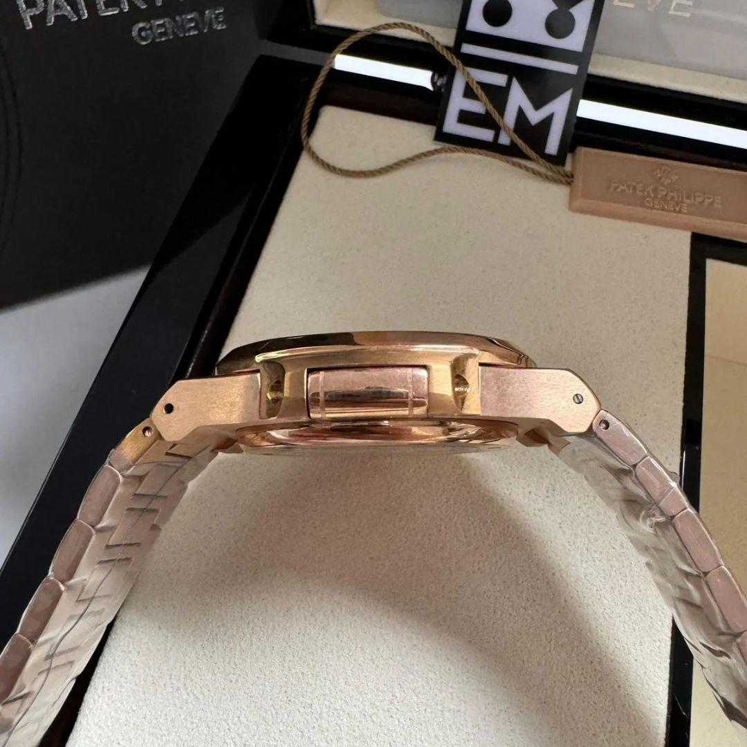 PATEK PHILIPPE NAUTILUS GREEN – ANNUAL CALENDAR & MOONPHASE AUTOMATIC