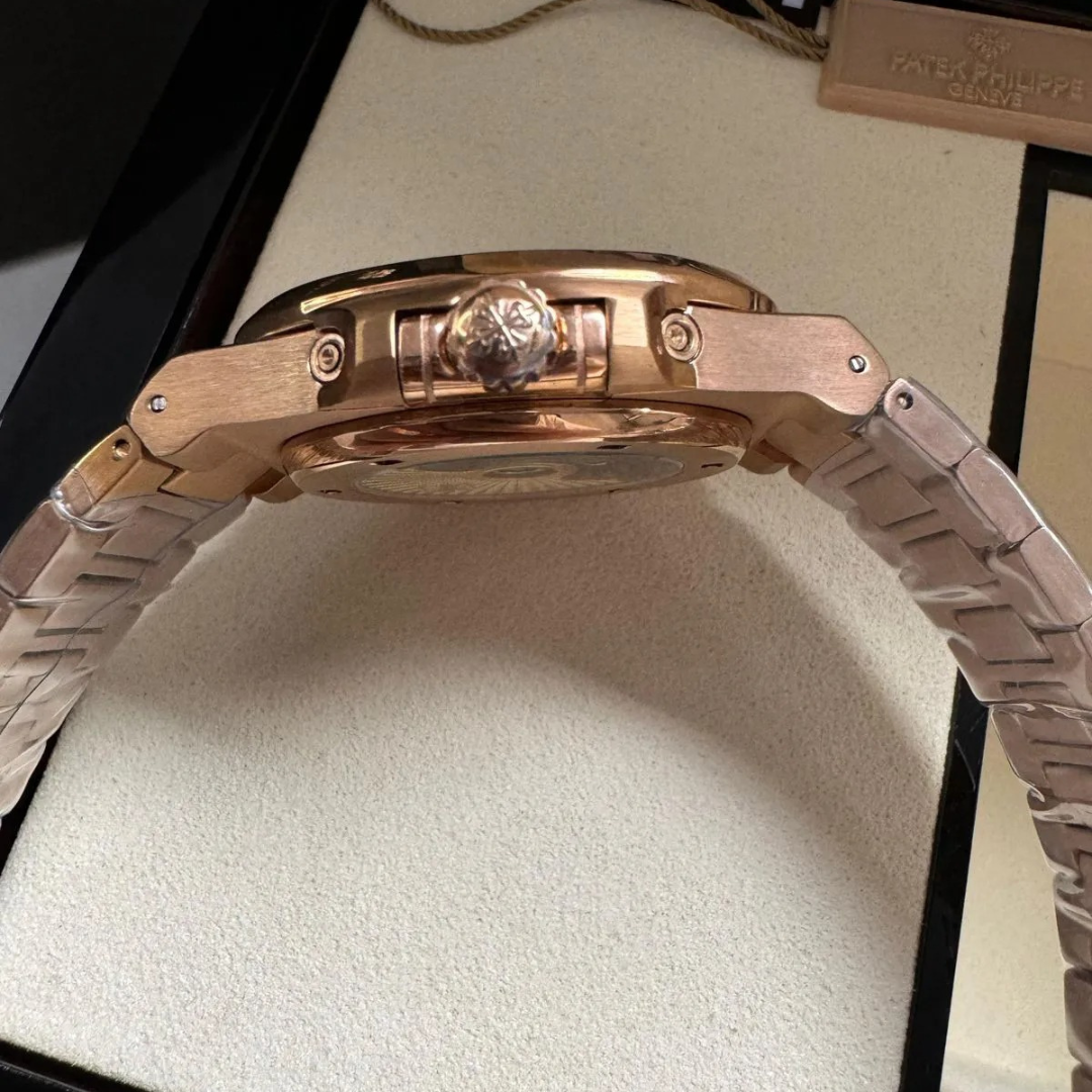 PATEK PHILIPPE NAUTILUS GREEN – ANNUAL CALENDAR & MOONPHASE AUTOMATIC