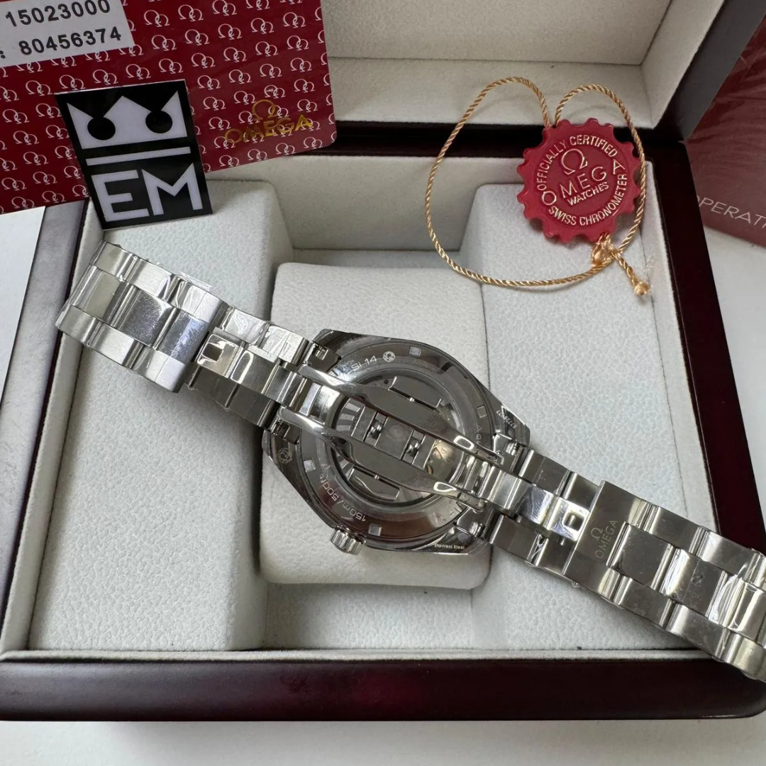 Omega Seamaster Aqua Terra > 15.000 GAUSS (Black Dial in Yellow)